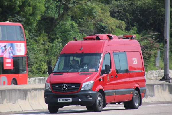 Tiny City 81 MERCEDES-BENZ Sprinter FL HKFSD WSV (F8002)  ベンツ  スプリンター
