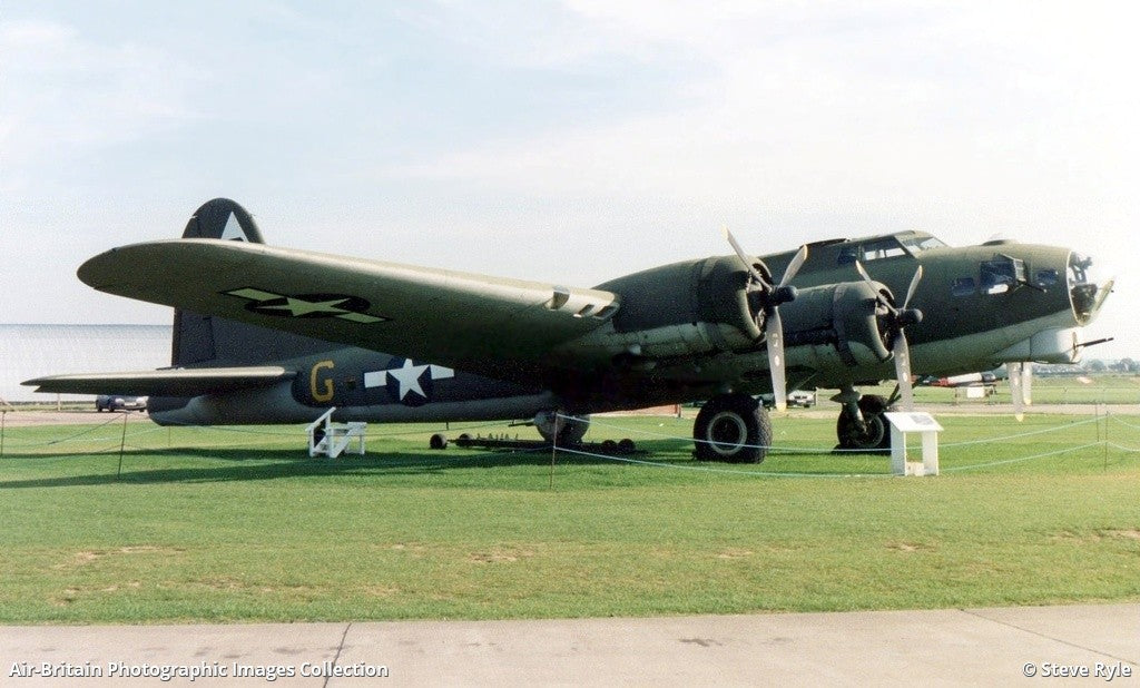 コビー COBI 5750 Boeing B-17G Flying Fortress 爆撃機 1/48