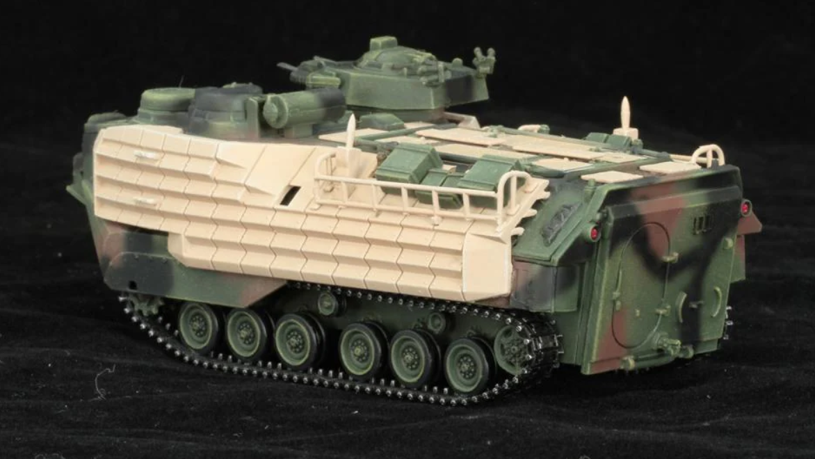 63073 1/72 AAVP-7A1 w/Enhanced Applique Armor Kit AAVP-7A1 強化アップリケ装甲キット付き