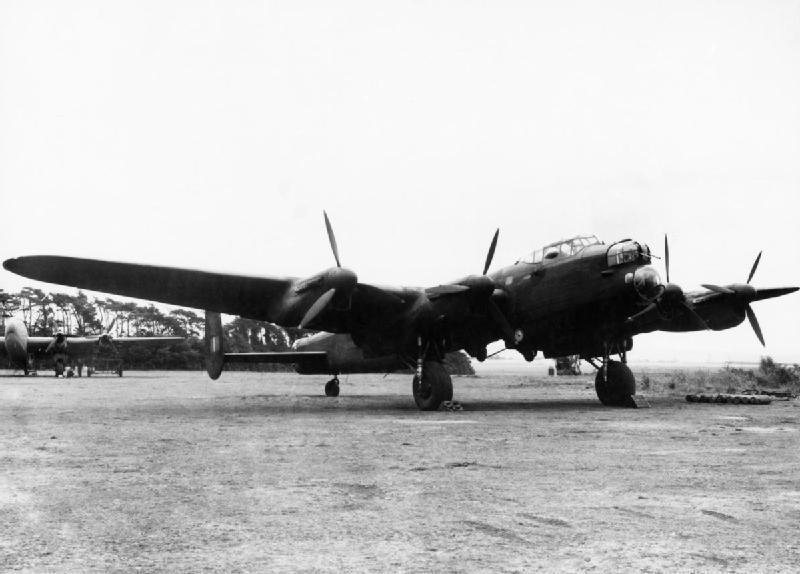 コビー COBI 5759 Avro Lancaster B.III 重爆撃機 1/48 WWII
