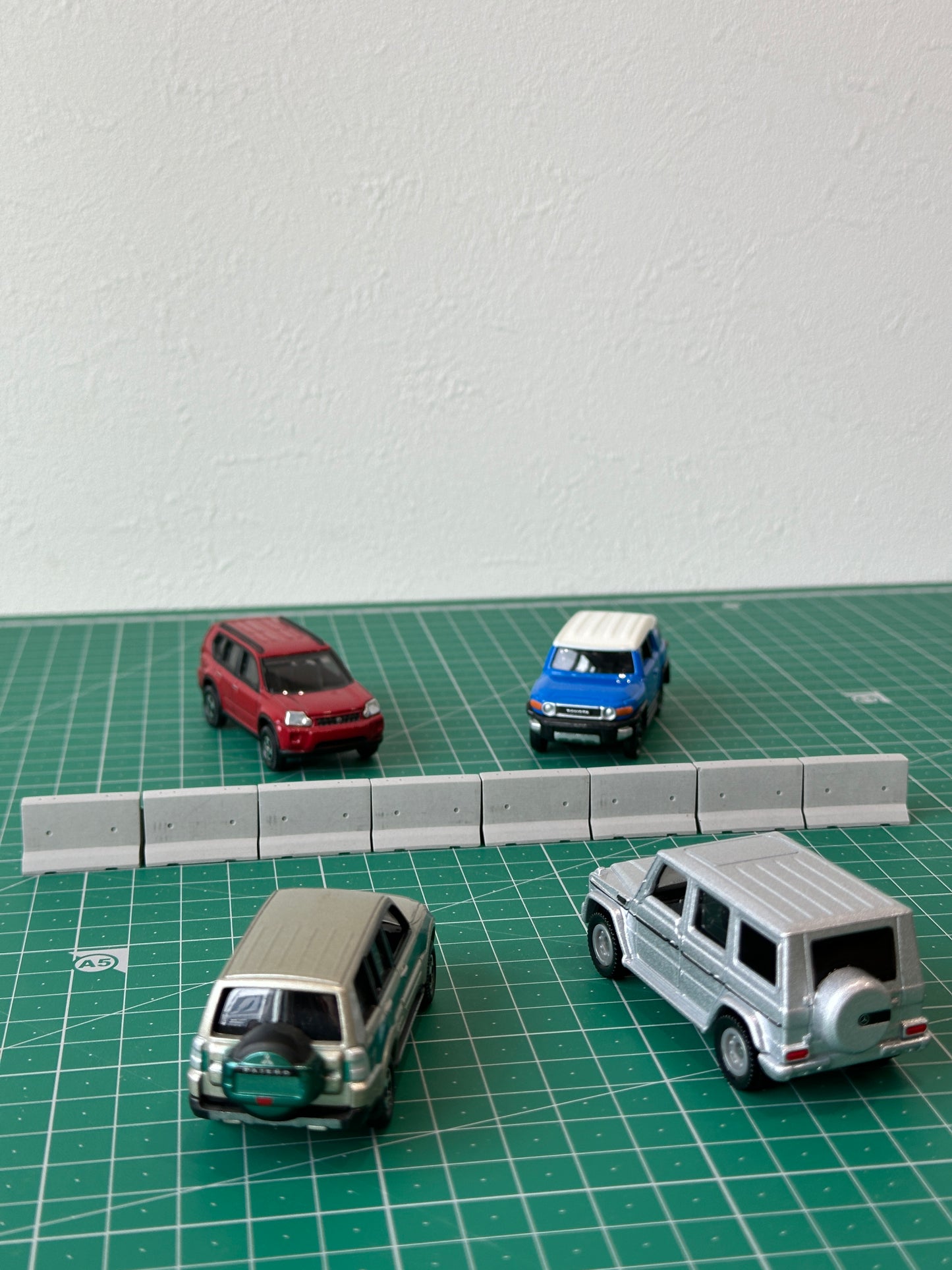 むさじじ 手作りセメント ジオラマ 1:64 コンクリート防護柵 香港製