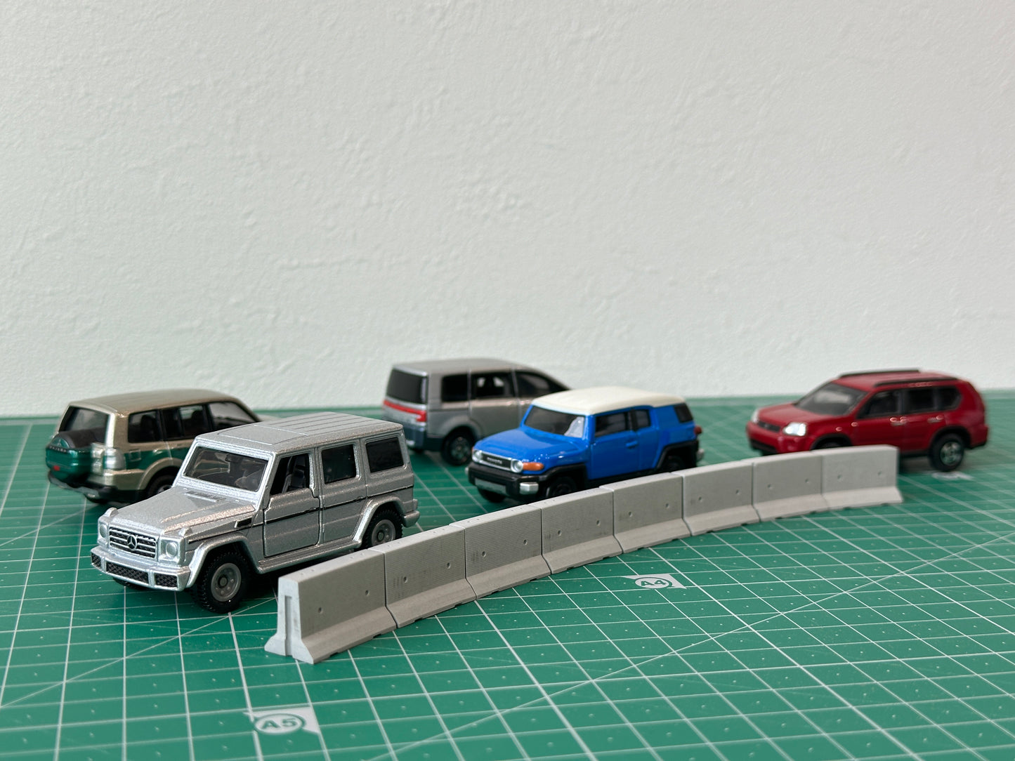 むさじじ 手作りセメント ジオラマ 1:64 コンクリート防護柵 香港製