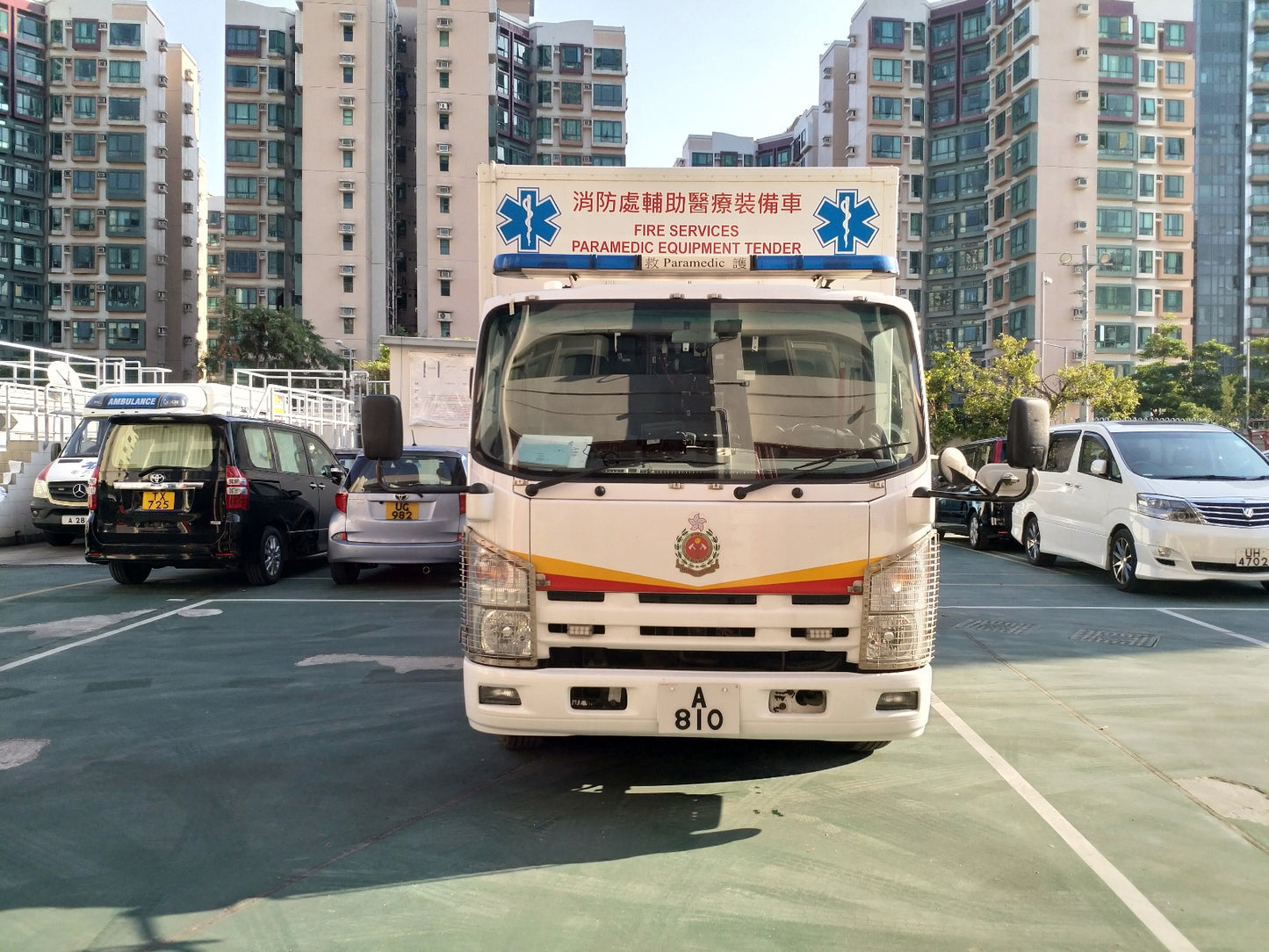 Tiny City 73 ISUZU N Series Paramedic Equipment Tender (PET) (A810) 香港 救急車 いすゞ