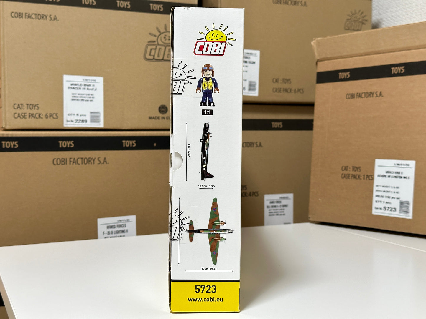 コビー COBI 5723 Vickers Wellington MKII 爆撃機 1/37