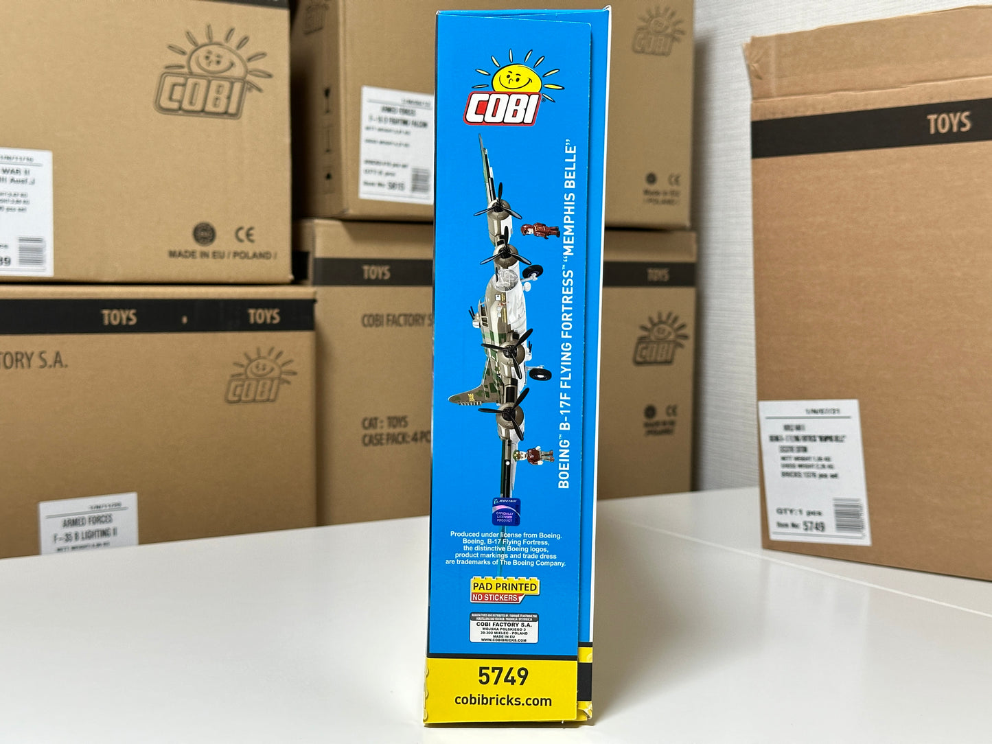 コビー COBI 5749 Boeing B-17F Flying Fortress "Memphis Belle" 爆撃機 1/48