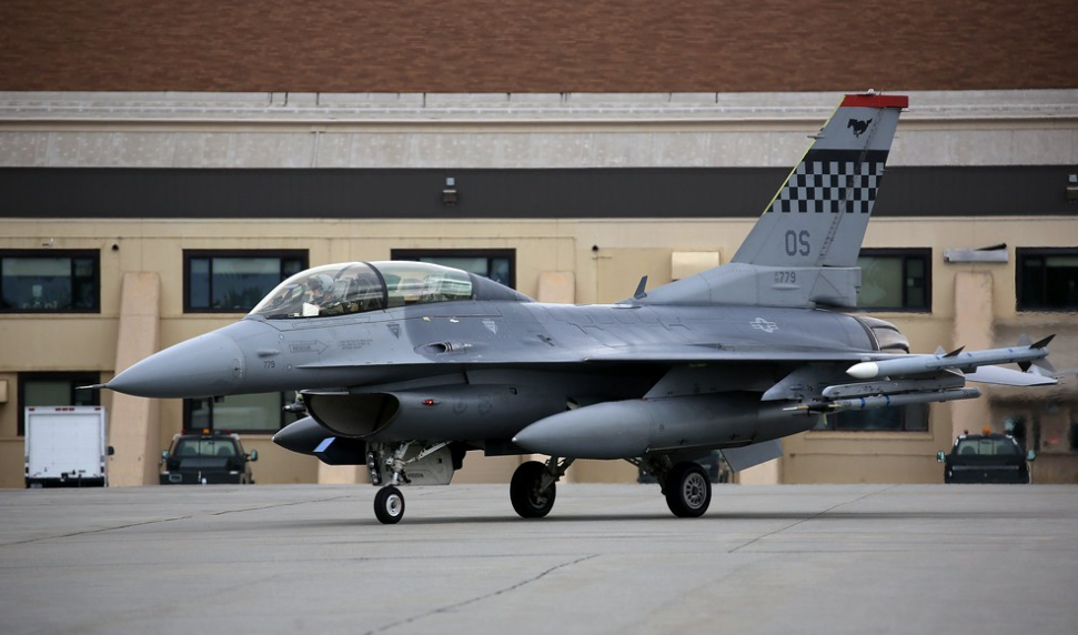 コビー COBI 5815 F-16D Fighting Falcon 戦闘機 1/48