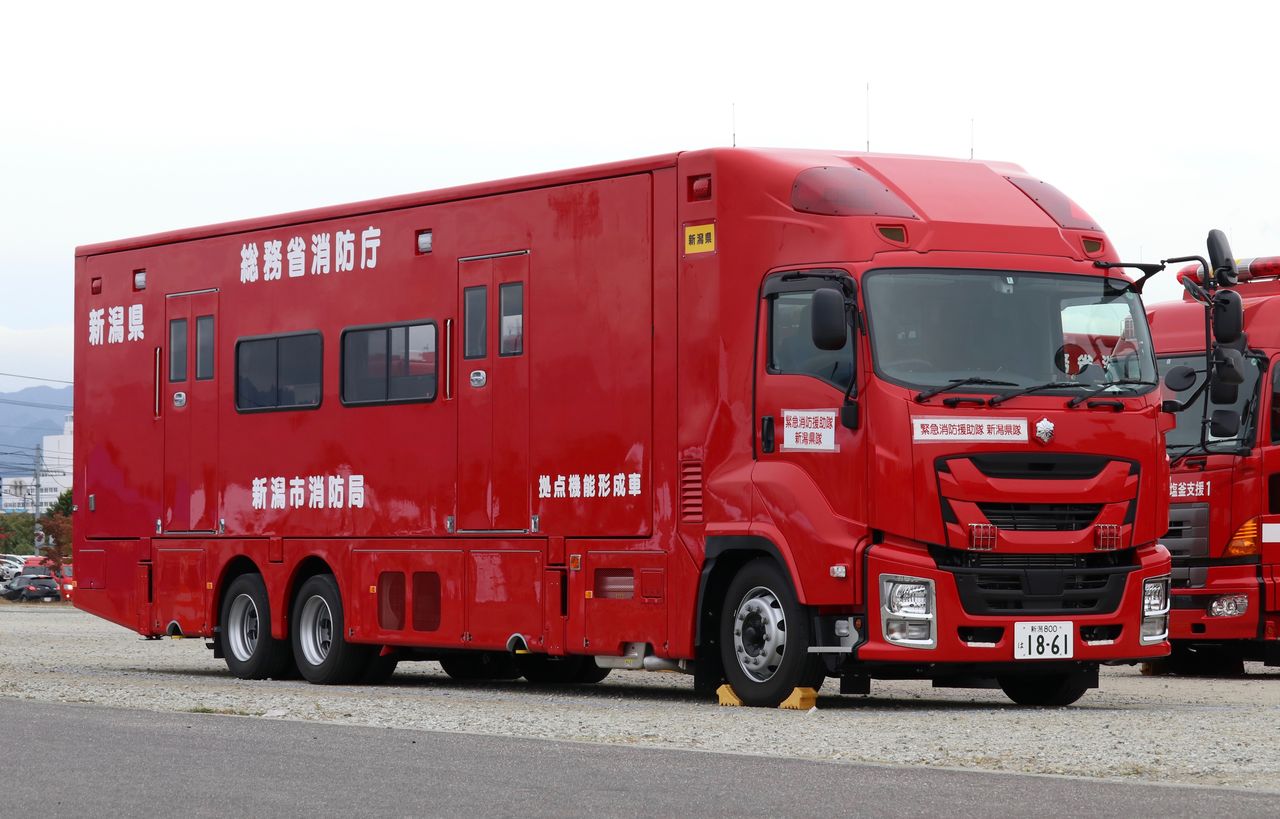 ACT CAR 1/64  新潟県消防局 拠点機能形成車 ACT0004C