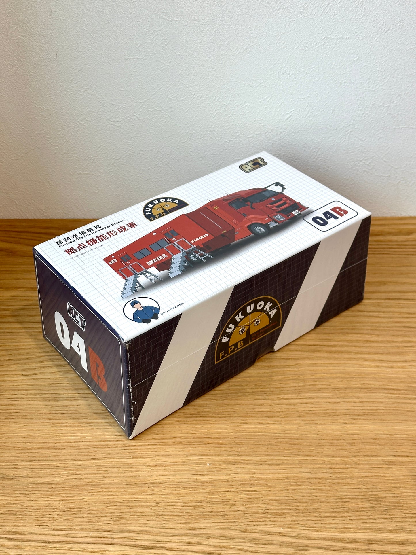 ACT CAR 1/64 福岡市消防局 拠点機能形成車 ACT0004B