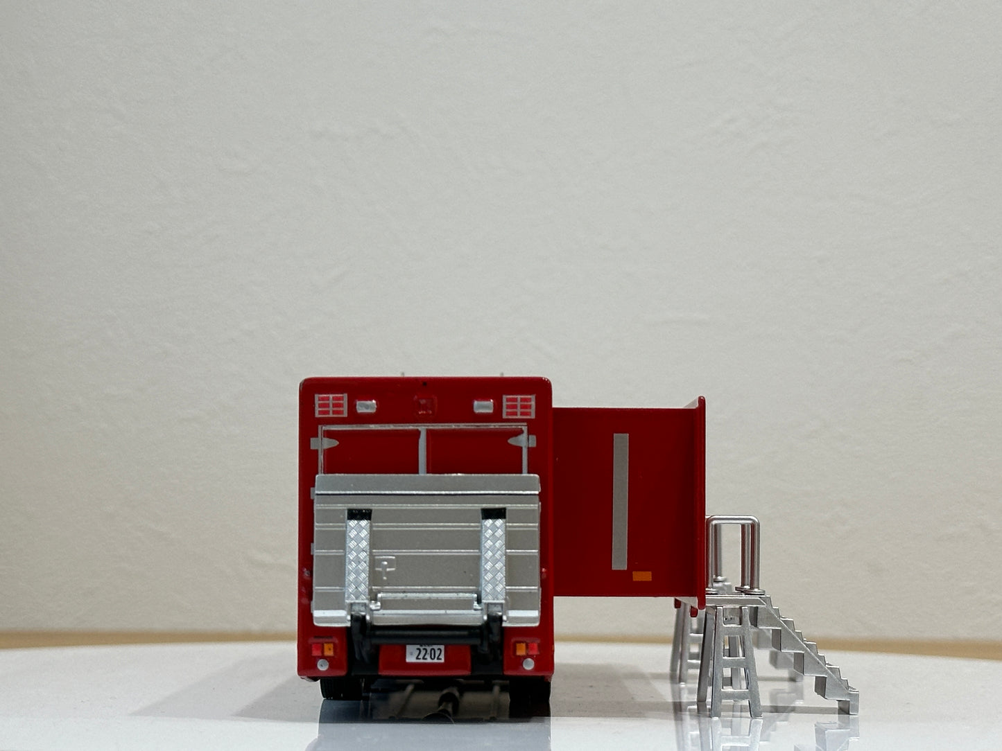 ACT CAR 1/64 福岡市消防局 拠点機能形成車 ACT0004B